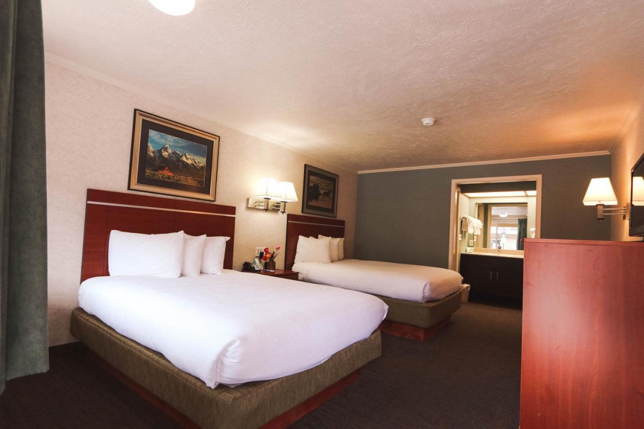 Brandin' Iron Inn West Yellowstone Esterno foto