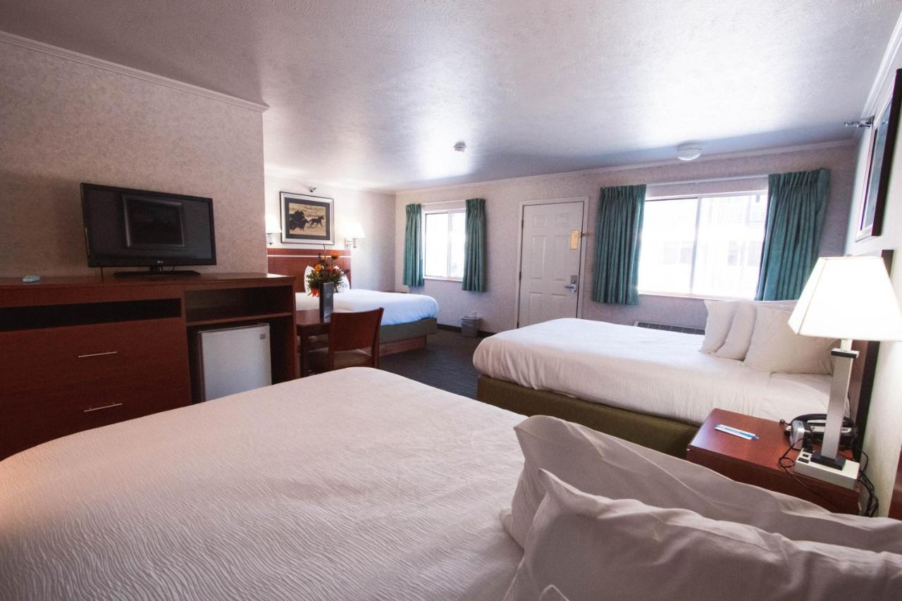 Brandin' Iron Inn West Yellowstone Esterno foto