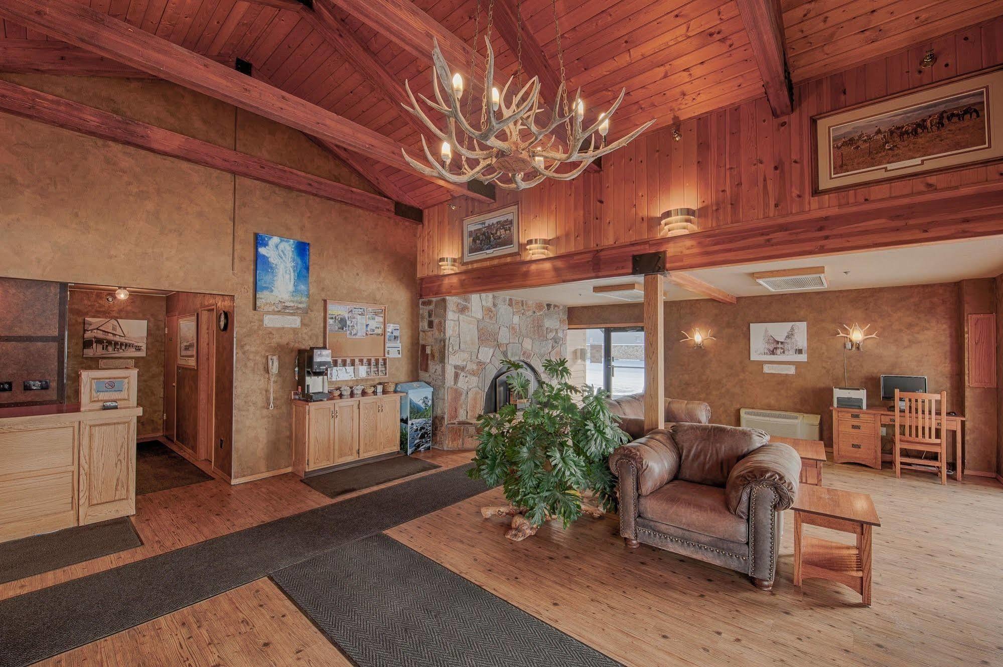 Brandin' Iron Inn West Yellowstone Esterno foto